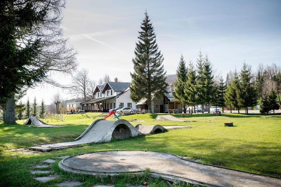 Gostilna Lokve Panzió Kültér fotó
